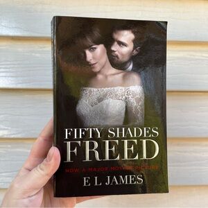 📚 4/25$ 📚 Fifty Shades Freed by E L James - Movie Cover